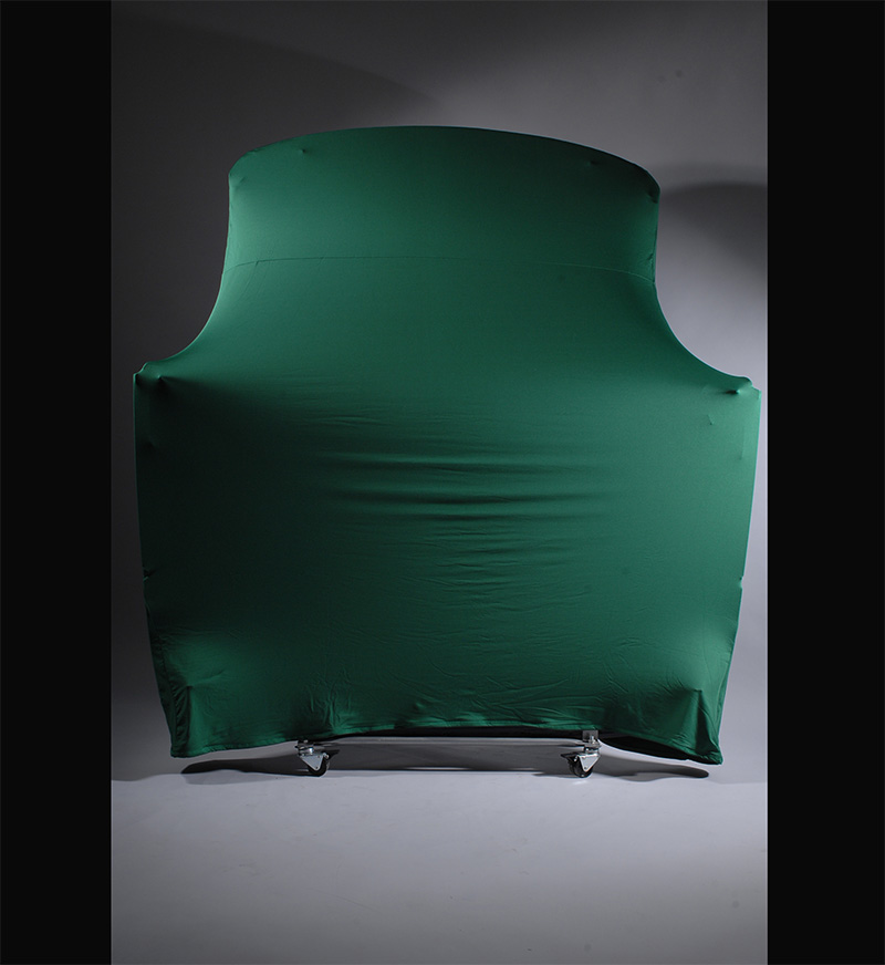 Hardtop auf einem Hardtopständer, zusätzlich mit einem Hardtop Cover abgedeckt